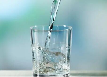 全自动蘑菇视频成人网站免费品牌提醒没有微量元素水不适宜人们长时间喝！