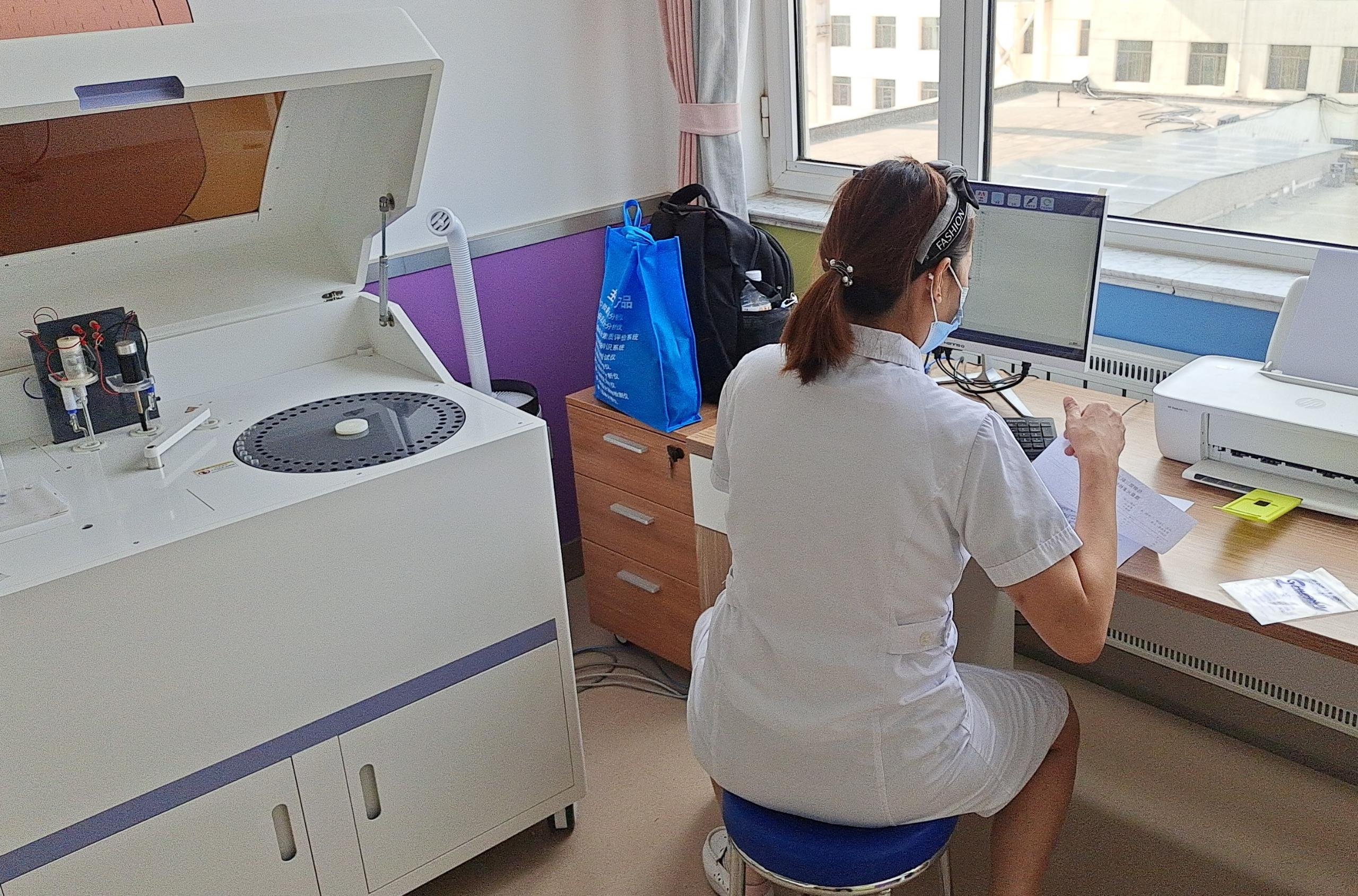 拜访药店蘑菇视频成人网站免费老客户，帮助客户合理选择